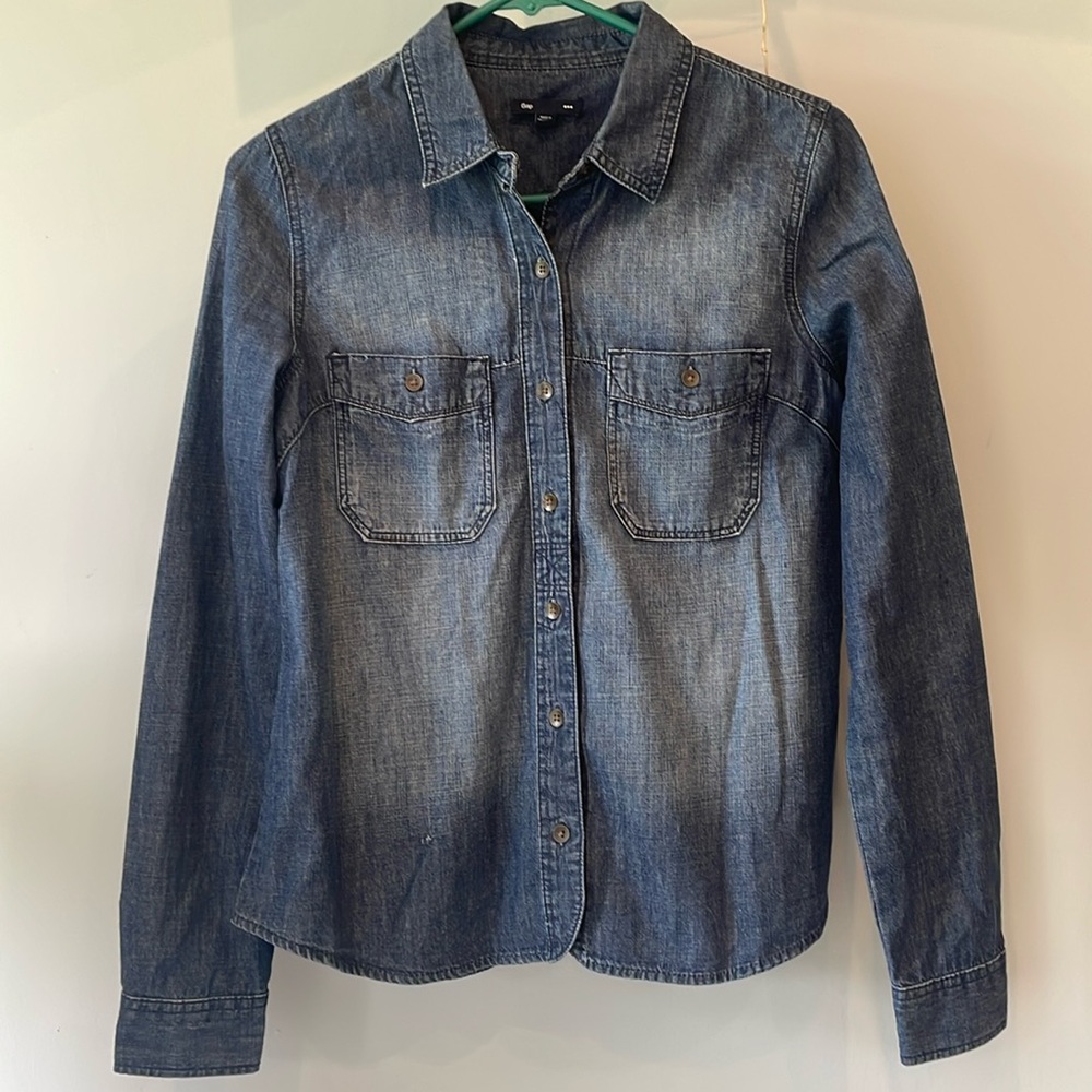 Ladies denim long sleeve button front shirt